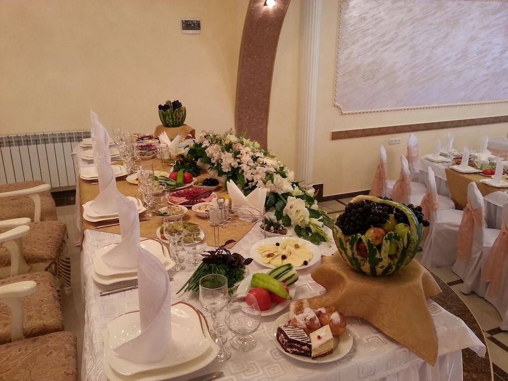 Hotel Narek+ Arrinj Esterno foto